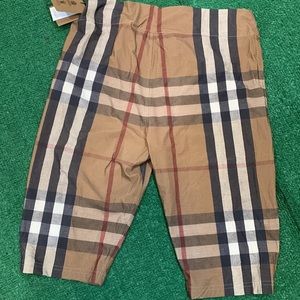 59% Polyamide, 41% Elastane
Made in Portugal